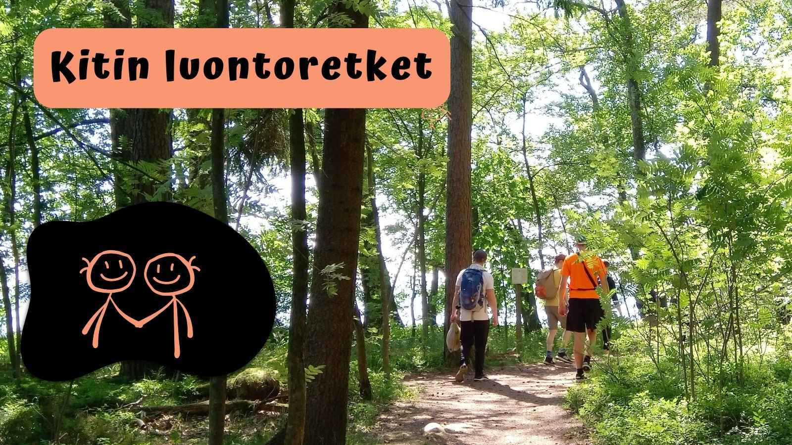 Kitin luontoretki nuorille suuntaa marraskuussa kiinnostavaan luontokohteeseen. Nuoria kävelemässä kesäisessä luonnossa.