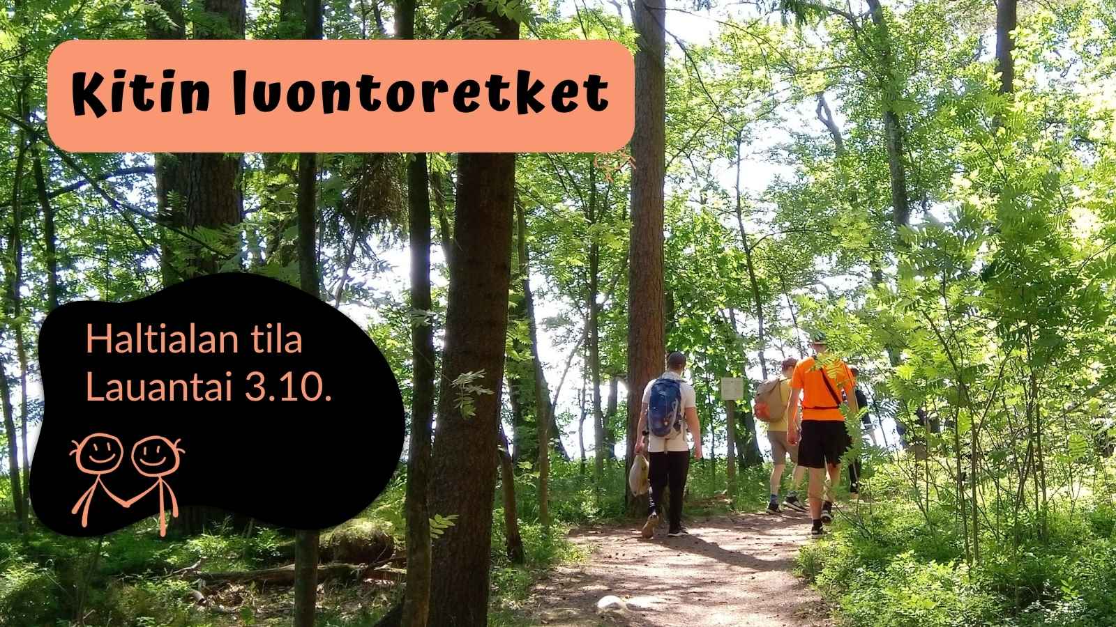 Kitin luontoretki nuorille suuntaa Haltialan tilalle lokakuussa. Nuoria takaapäin kävelemässä kesäisessä luonnossa.